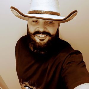 Meet your Posher, Clint